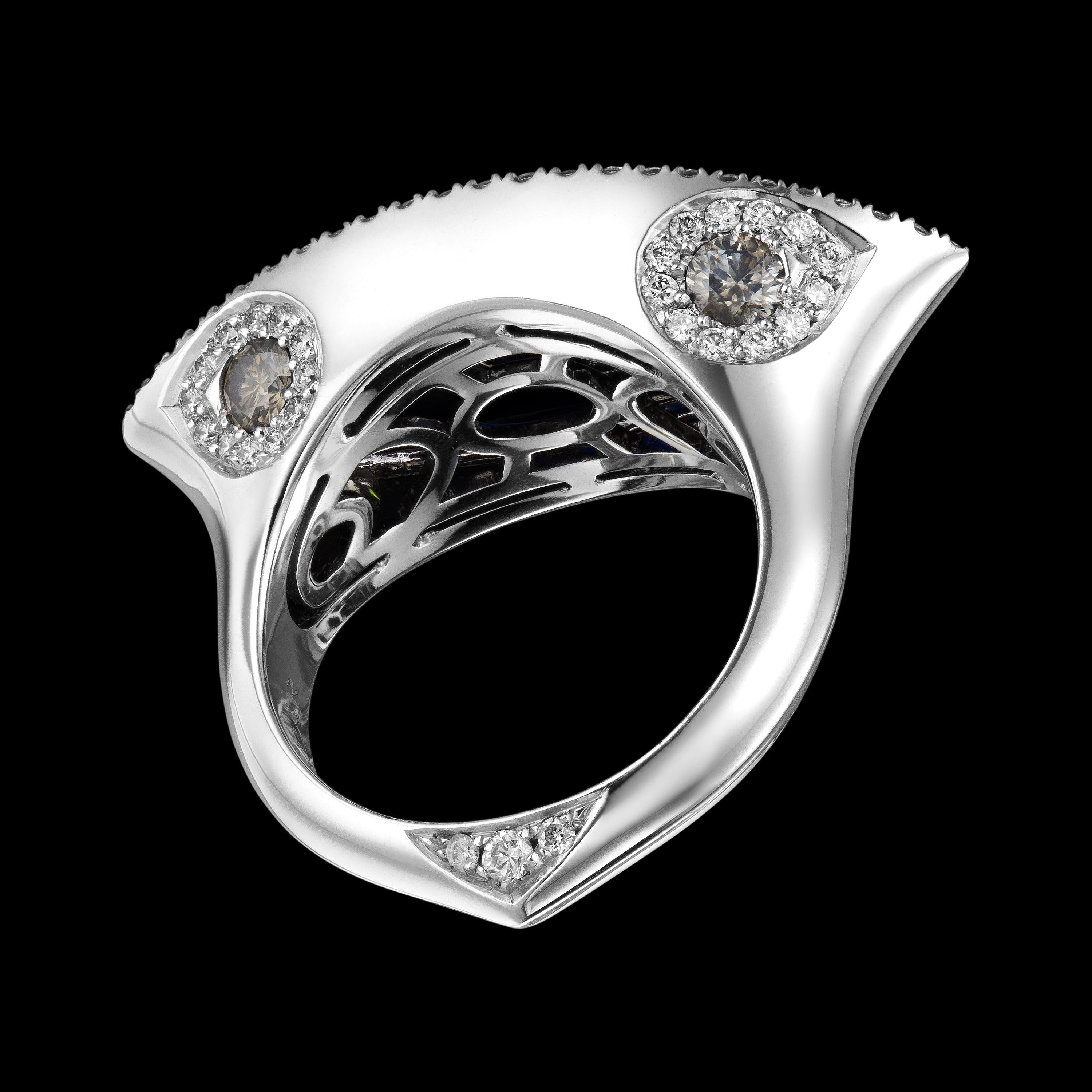 18K White Gold Mother-of-Pearl Diamond and Sapphire Cocktail Ring In New Condition For Sale In Ramat Gan, IL