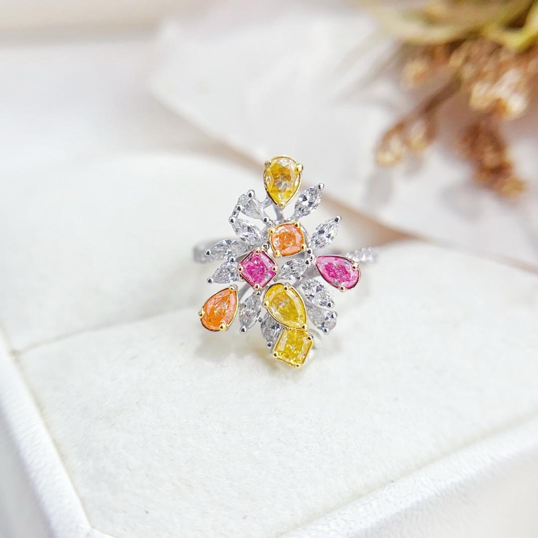 18K White Gold Multi-Color Diamond Ring

Multi-Color Diamonds - 0.63 CT
Diamonds - 0.80 CT

Total Weight - 3.31 GM