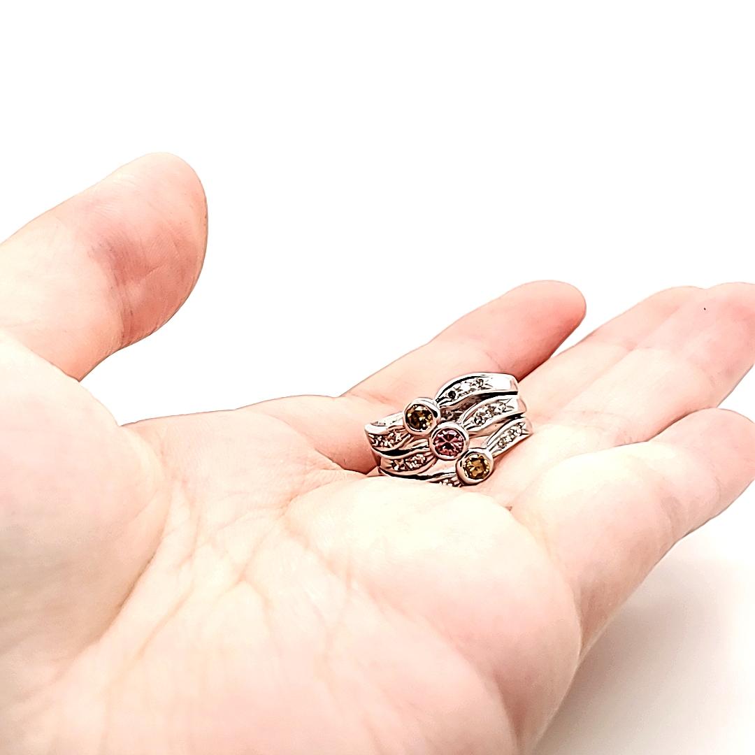 in vendita:  Anello di fidanzamento in oro bianco 18k con diamanti multicolore da 0,44 carati 8