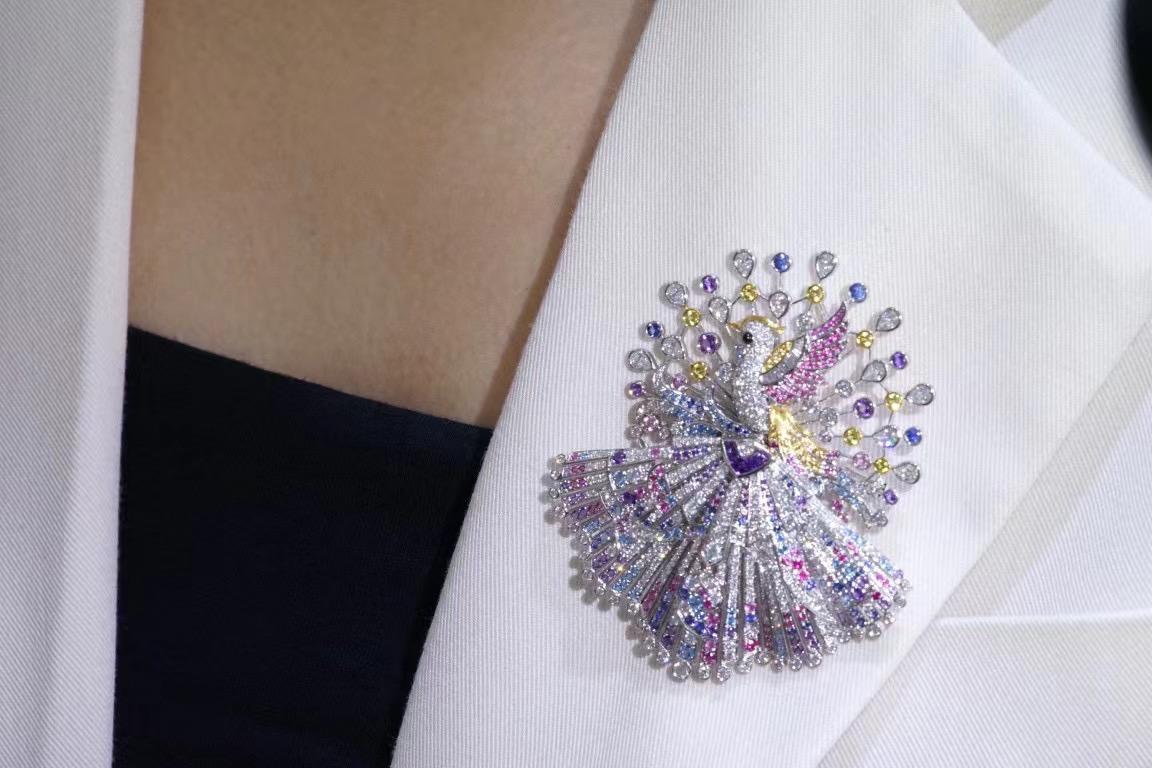 18K White Gold Multi-Color Sapphire & Diamond ' Mystery ‘ Brooch For Sale 5