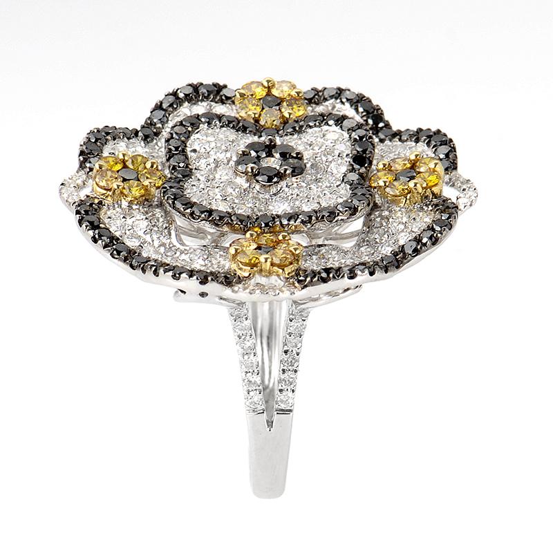 Women's 18 Karat White Gold Multi Diamond Flower Ring
