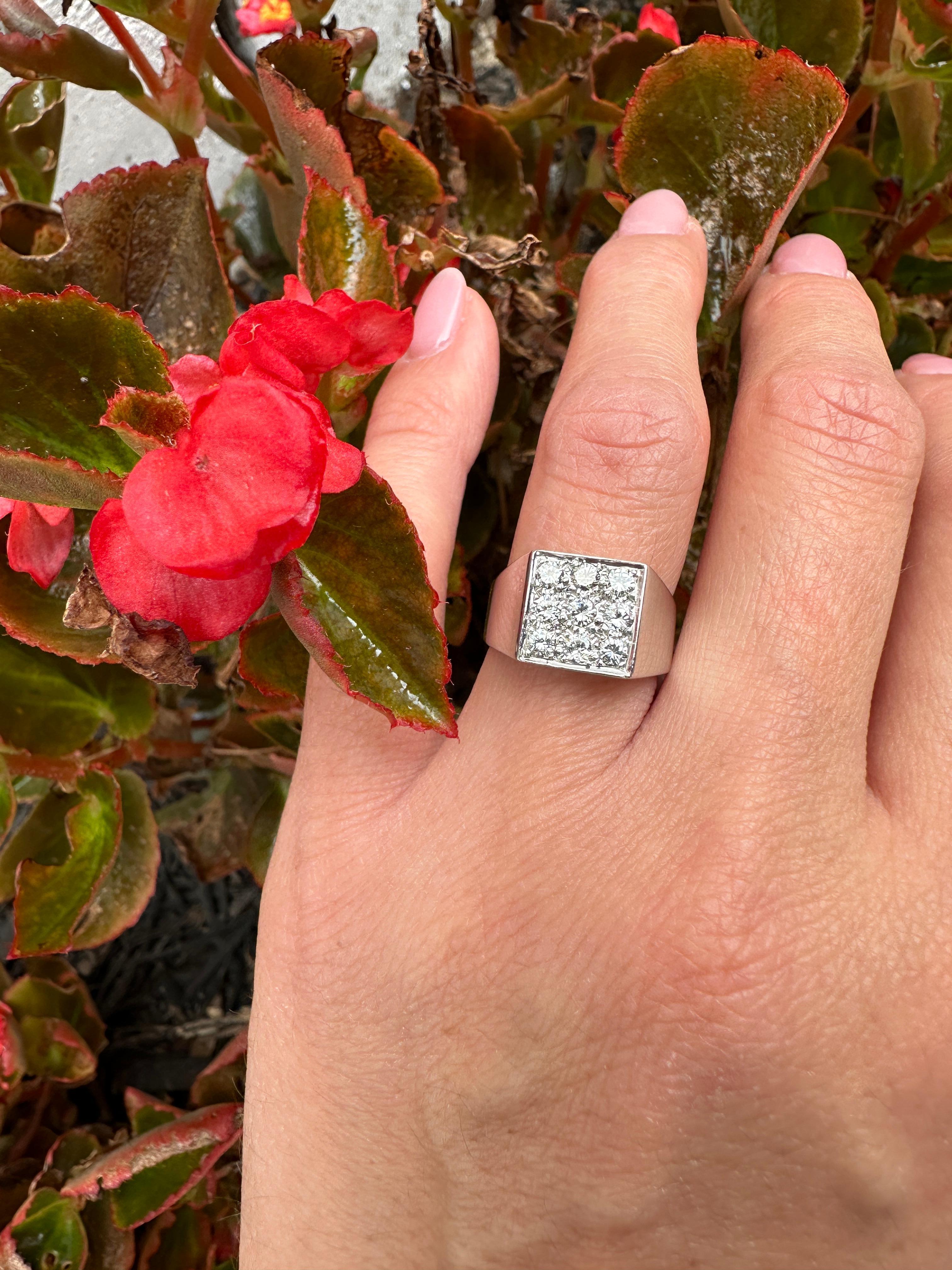 Women's or Men's 18k White Gold Multi Diamond Ring For Sale