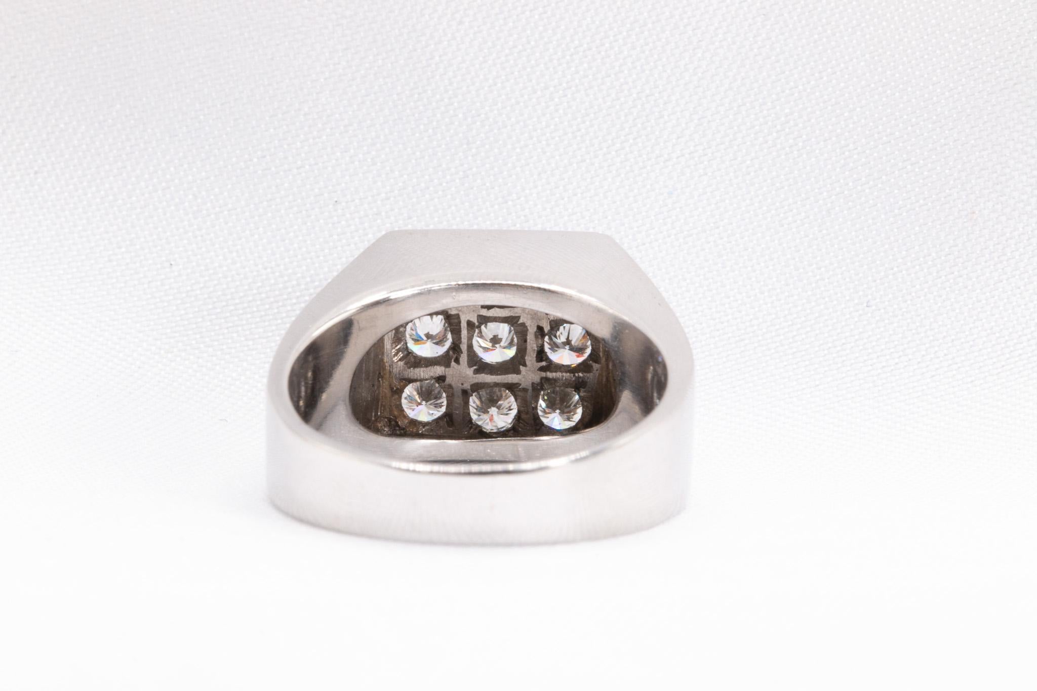 Brilliant Cut 18k White Gold Multi Diamond Ring For Sale
