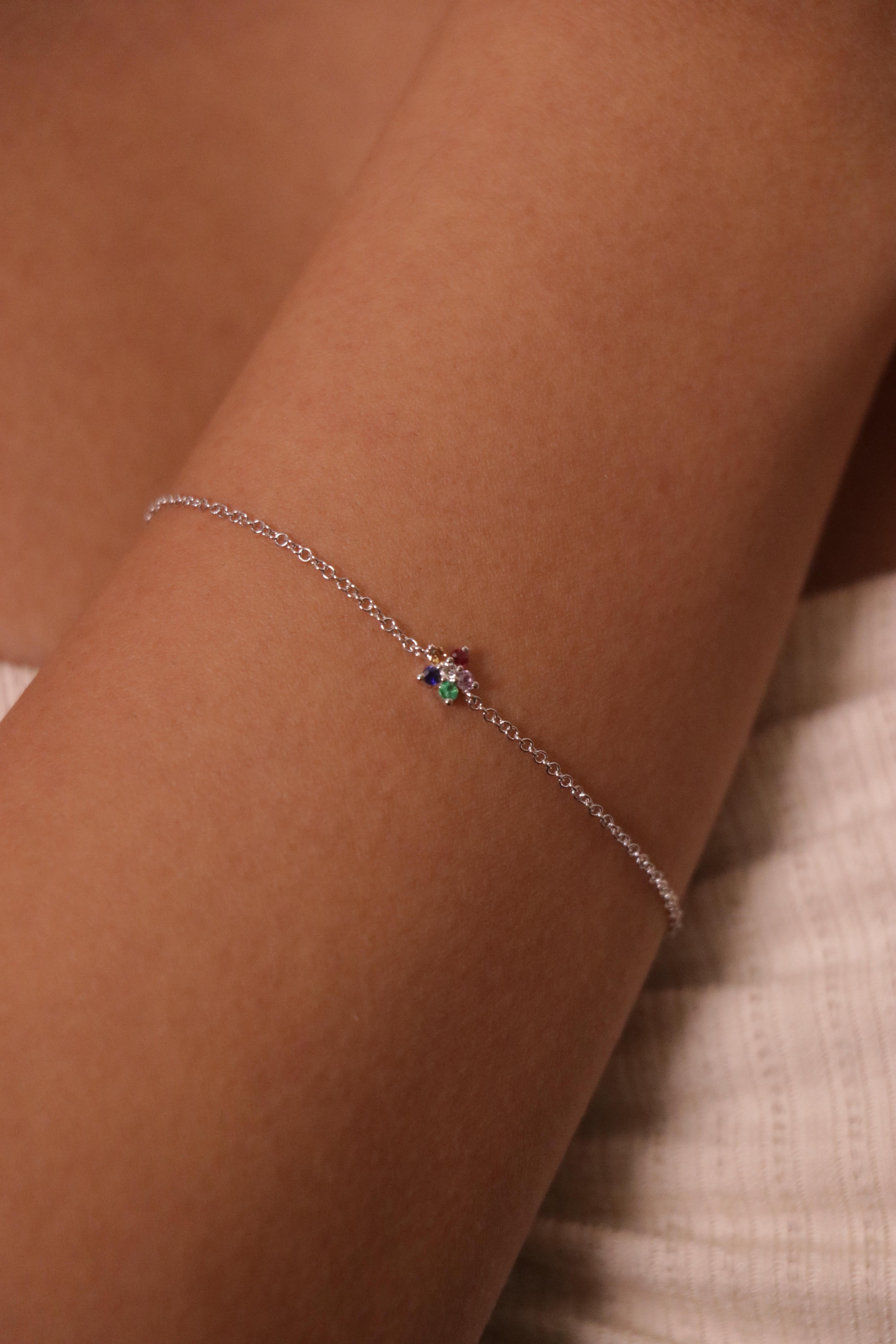 Bracciale con fiori di diamanti rotondi e pietre multiple in oro bianco 18k Cts 0,12 in vendita 1