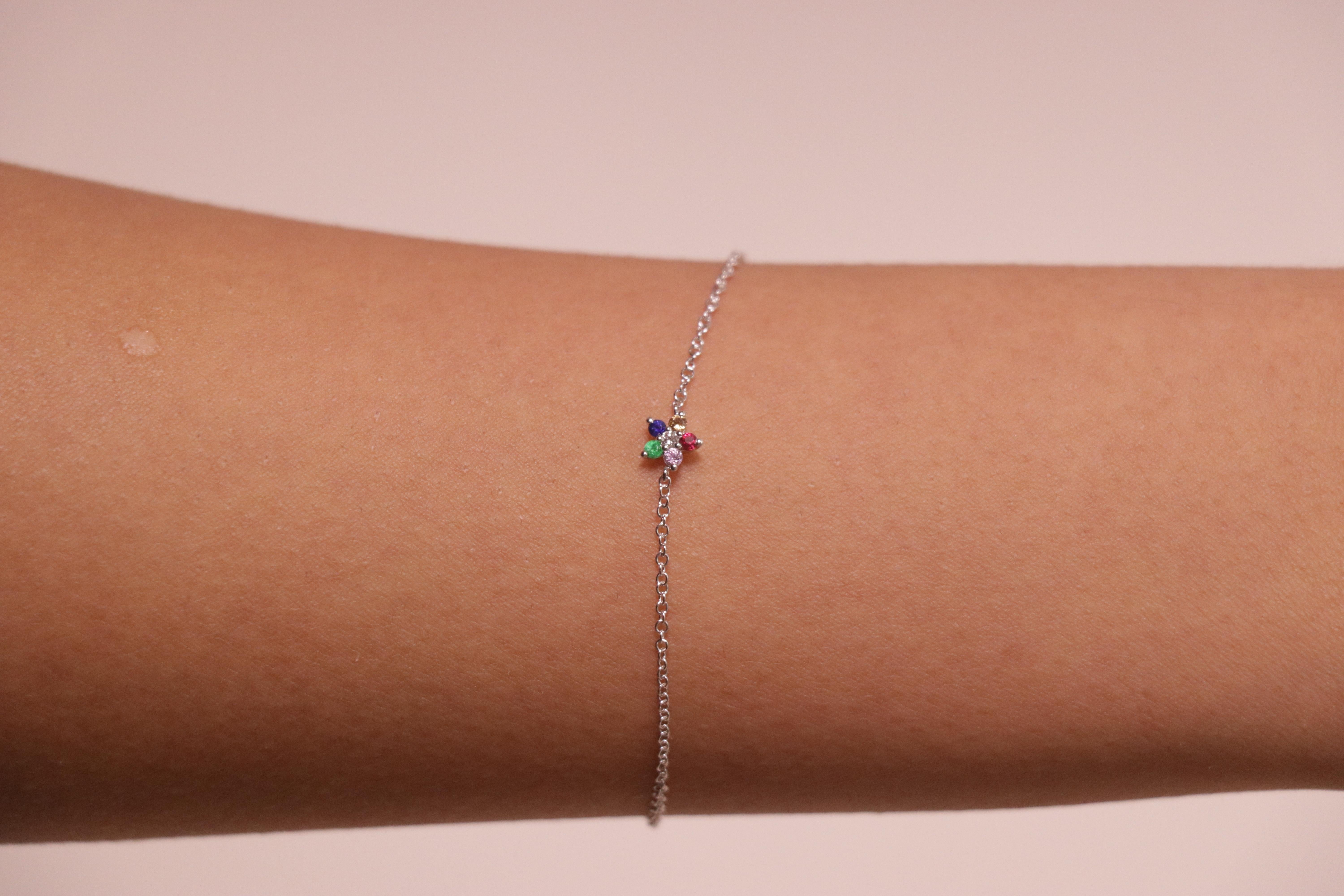 Bracciale con fiori di diamanti rotondi e pietre multiple in oro bianco 18k Cts 0,12 in vendita 3
