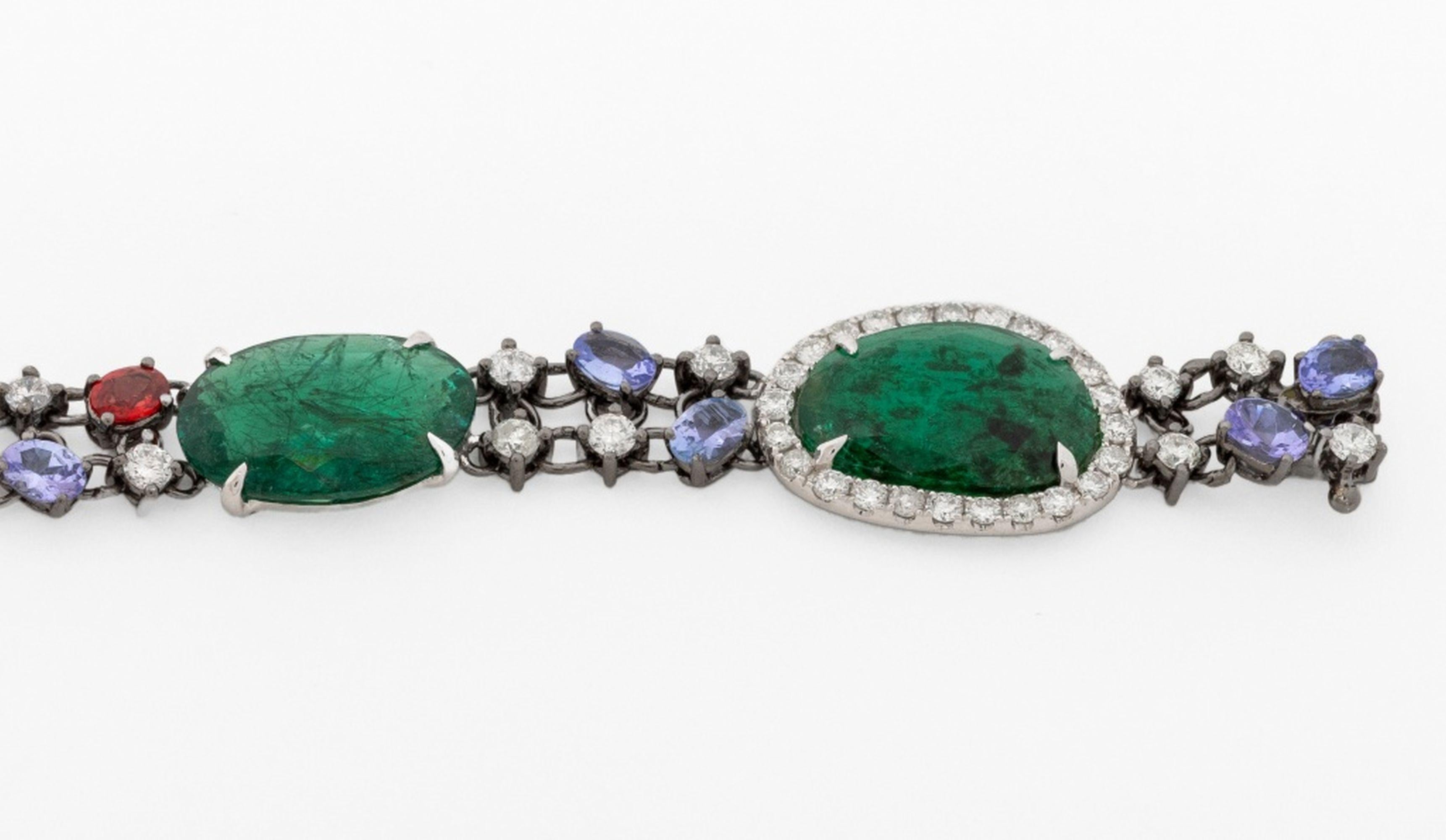 Taglio cuscino 18K White Gold Multicolored Stone Diamond Bracelet in vendita