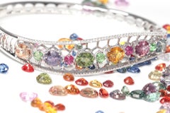 Bracelet jonc à charnière en or blanc 18 carats avec saphirs multicolores et diamants