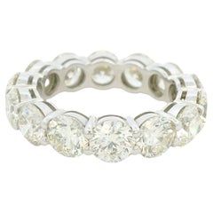 Anillo de eternidad de oro blanco de 18 quilates con diamantes redondos talla brillante naturales de 7,11 quilates
