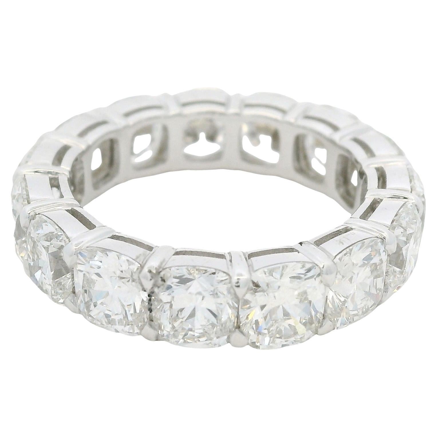 Bracelet éternité en or blanc 18 carats Nature 7.59 Carat Cushion Cut Diamond En stock