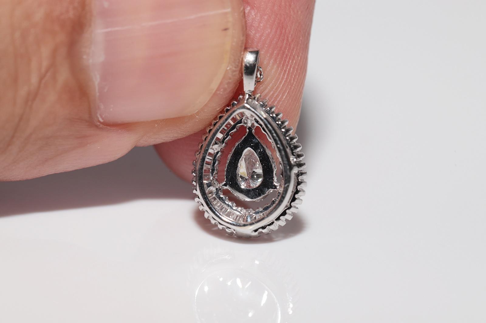 18k White Gold Natural Baguette Cut Diamond Decorated Drop Pendant Necklace For Sale 5