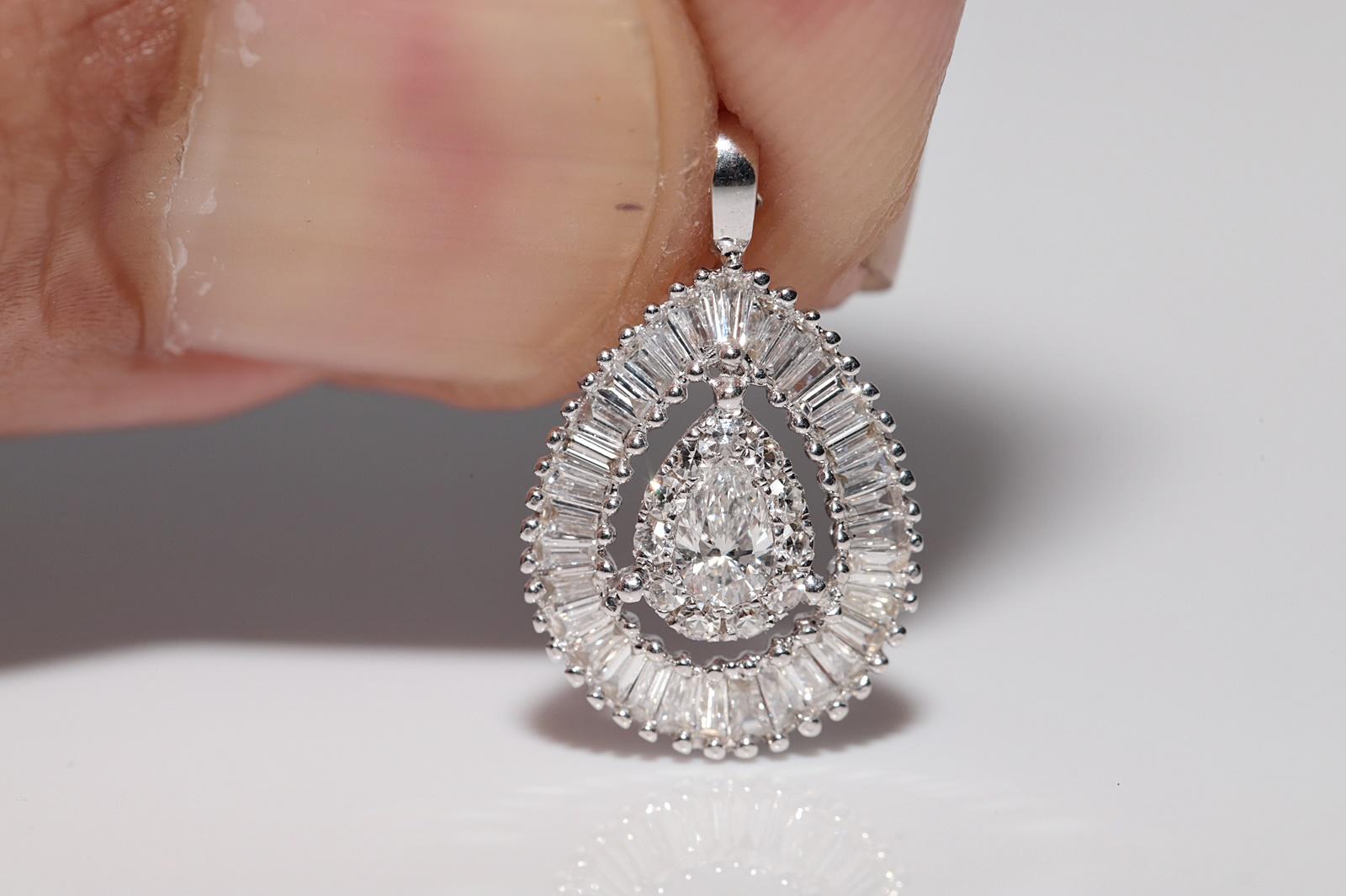 18k White Gold Natural Baguette Cut Diamond Decorated Drop Pendant Necklace For Sale 7