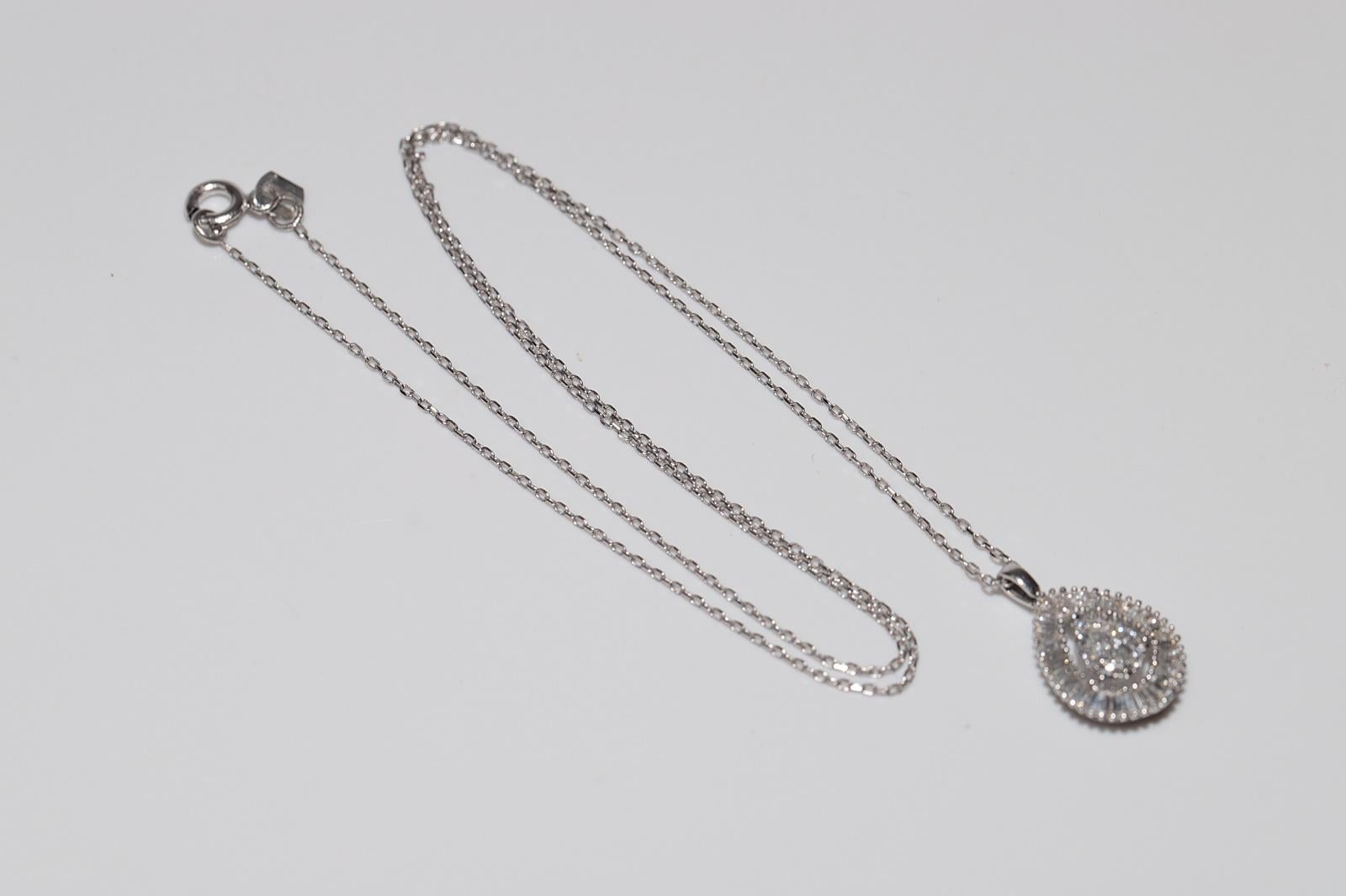 18k White Gold Natural Baguette Cut Diamond Decorated Drop Pendant Necklace For Sale 9
