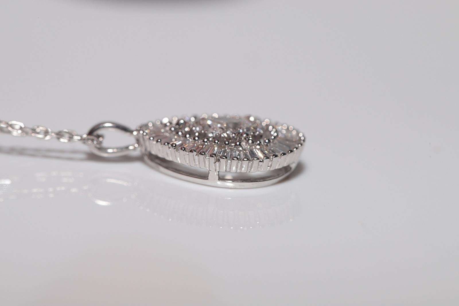 18k White Gold Natural Baguette Cut Diamond Decorated Drop Pendant Necklace For Sale 4