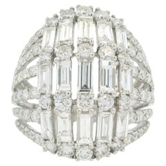 18K Weißgold Natürlicher Baguette & Runder Brillantschliff Diamant-Kuppelring Vorrätig