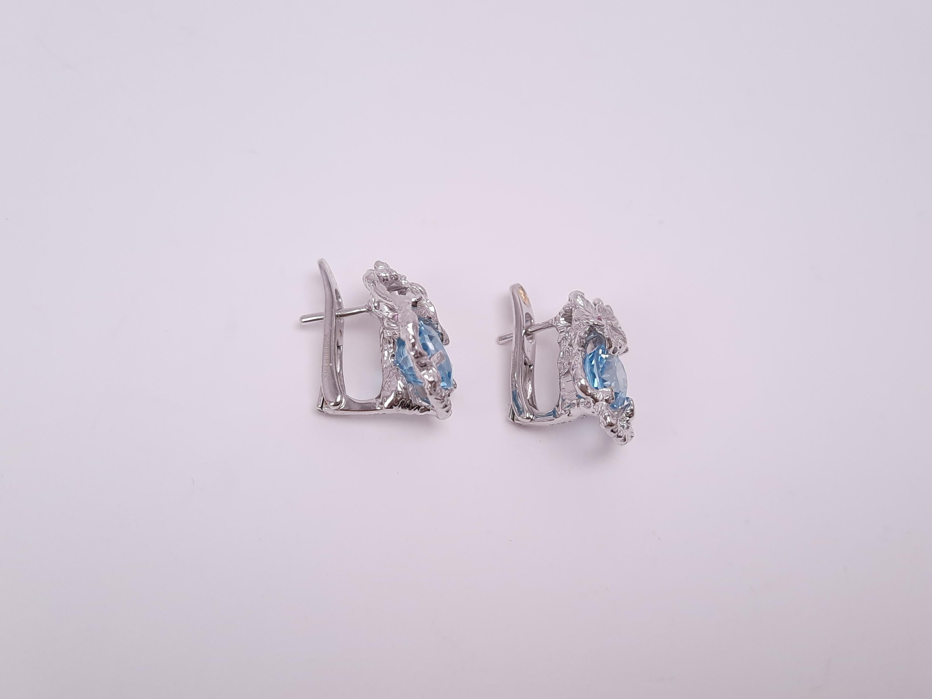 Oval Cut 18K White Gold Natural Blue Zircon Diamond Handmade Earrings For Sale