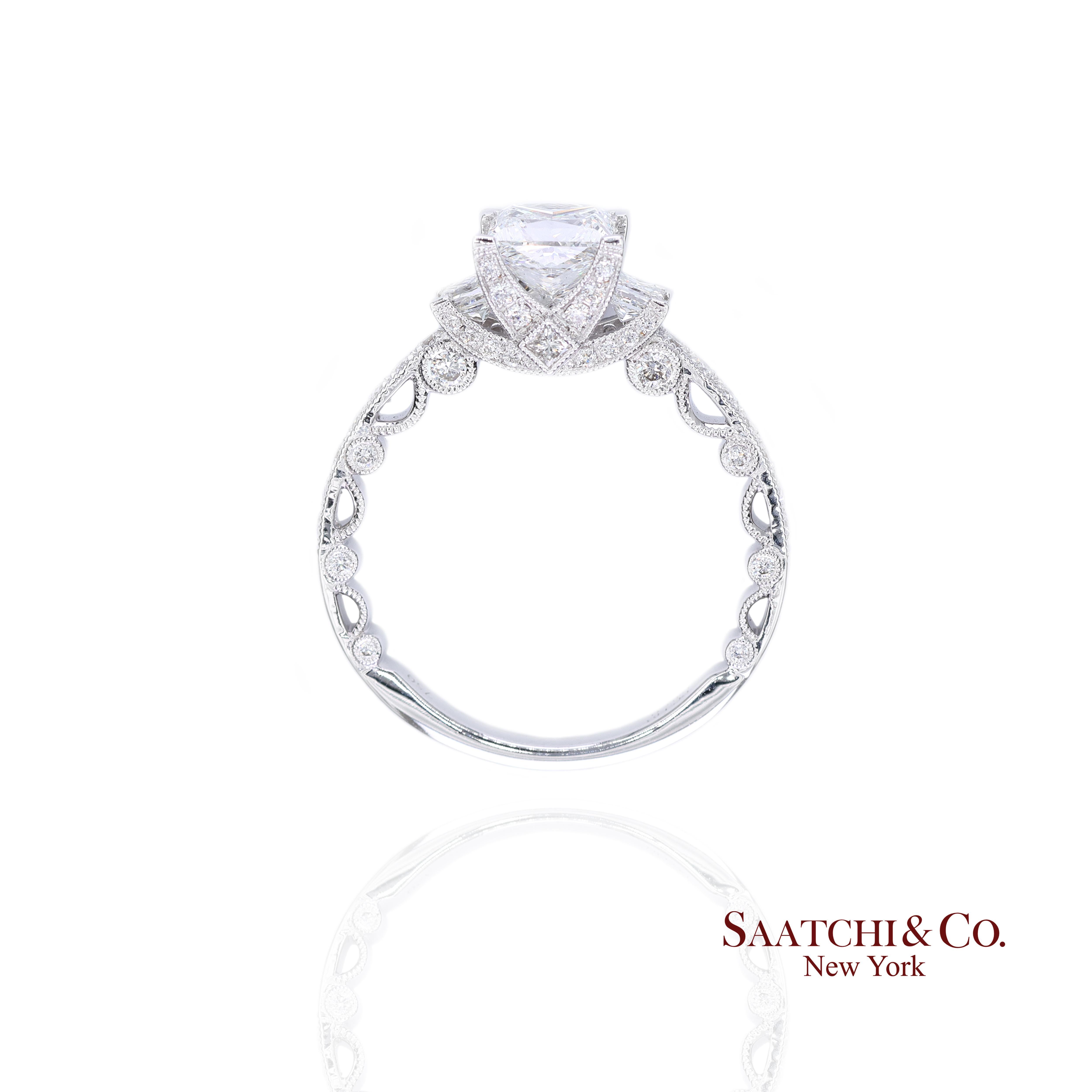 Bague solitaire en or blanc 18K diamant naturel brillant en vente 4