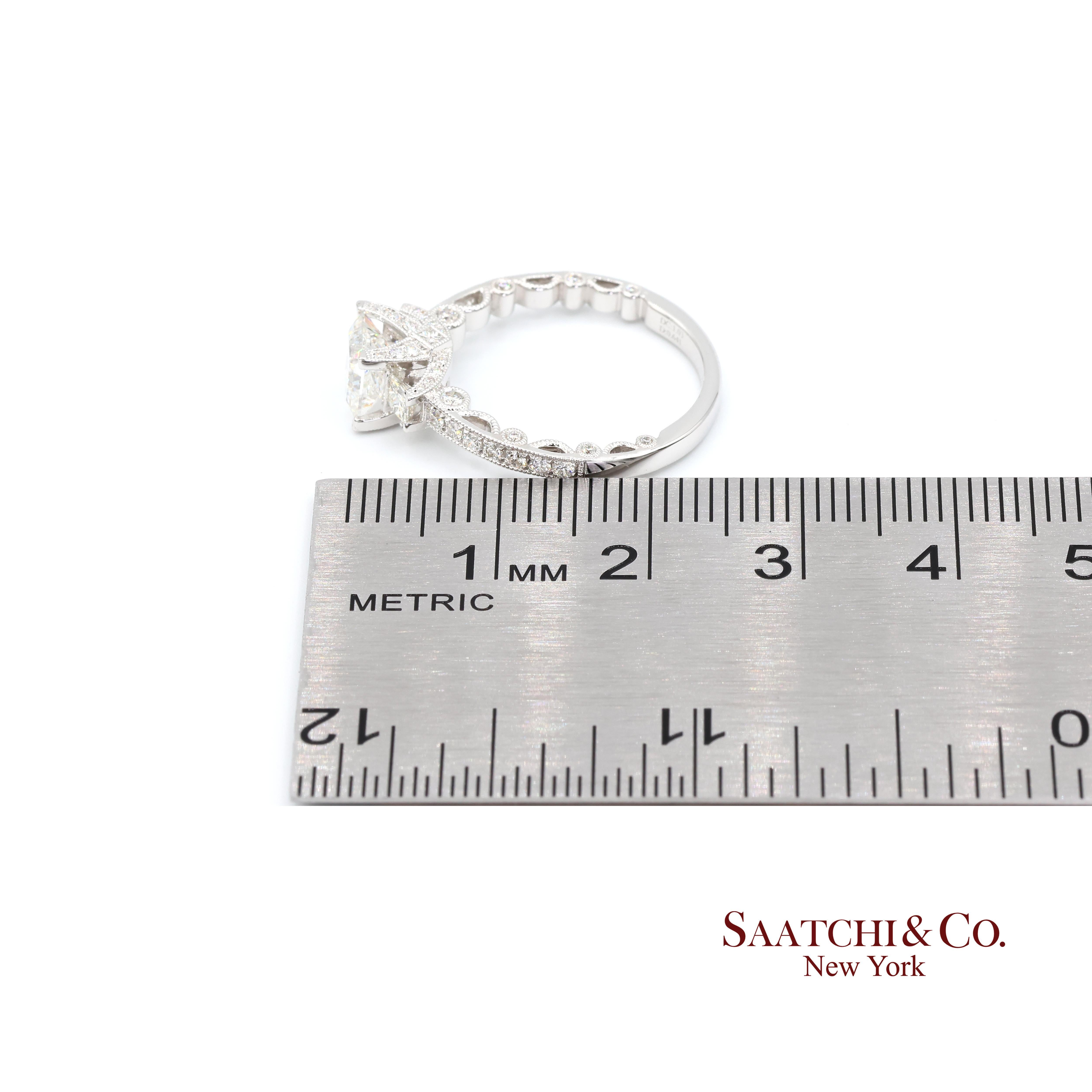 Bague solitaire en or blanc 18K diamant naturel brillant en vente 7