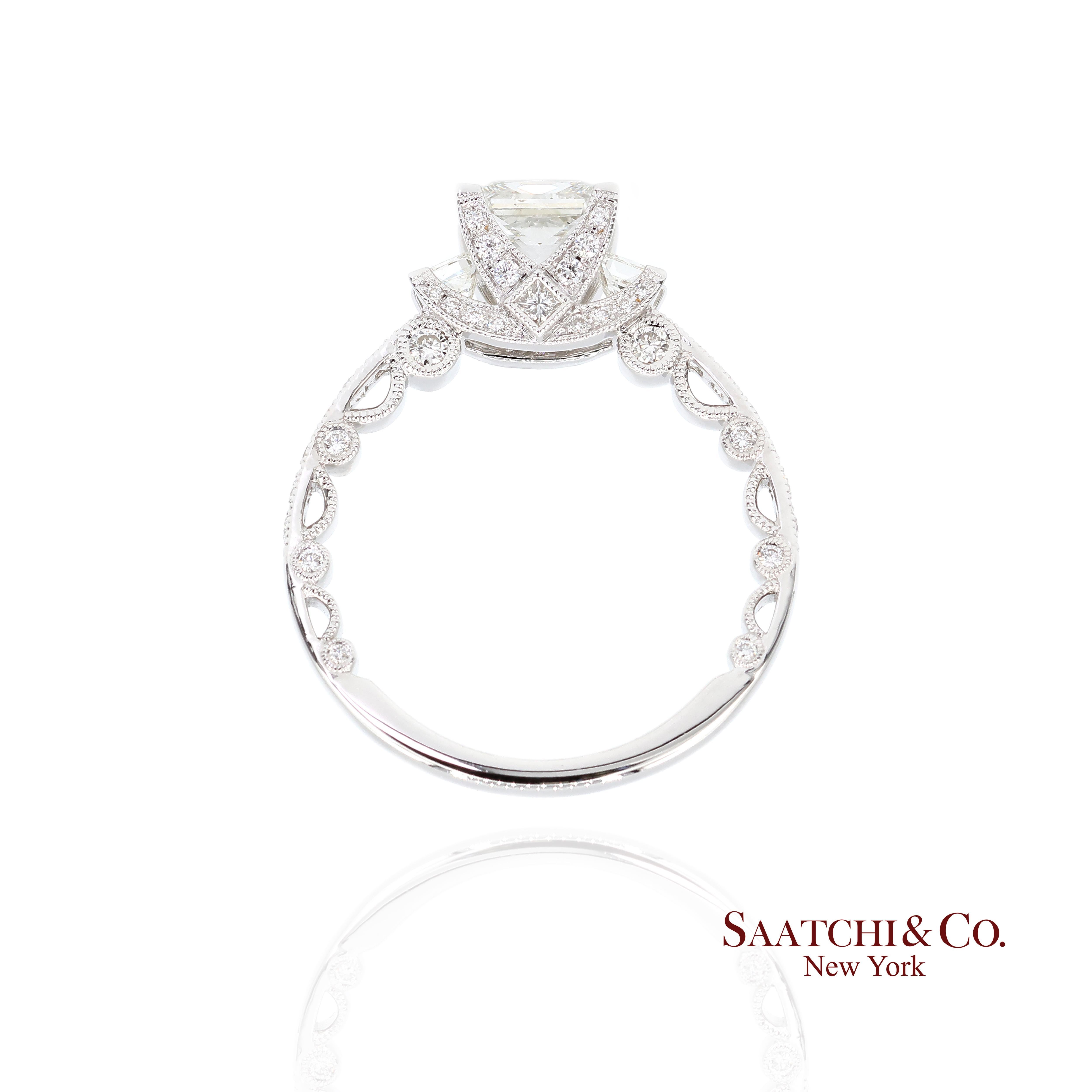 Bague solitaire en or blanc 18K diamant naturel brillant en vente 1