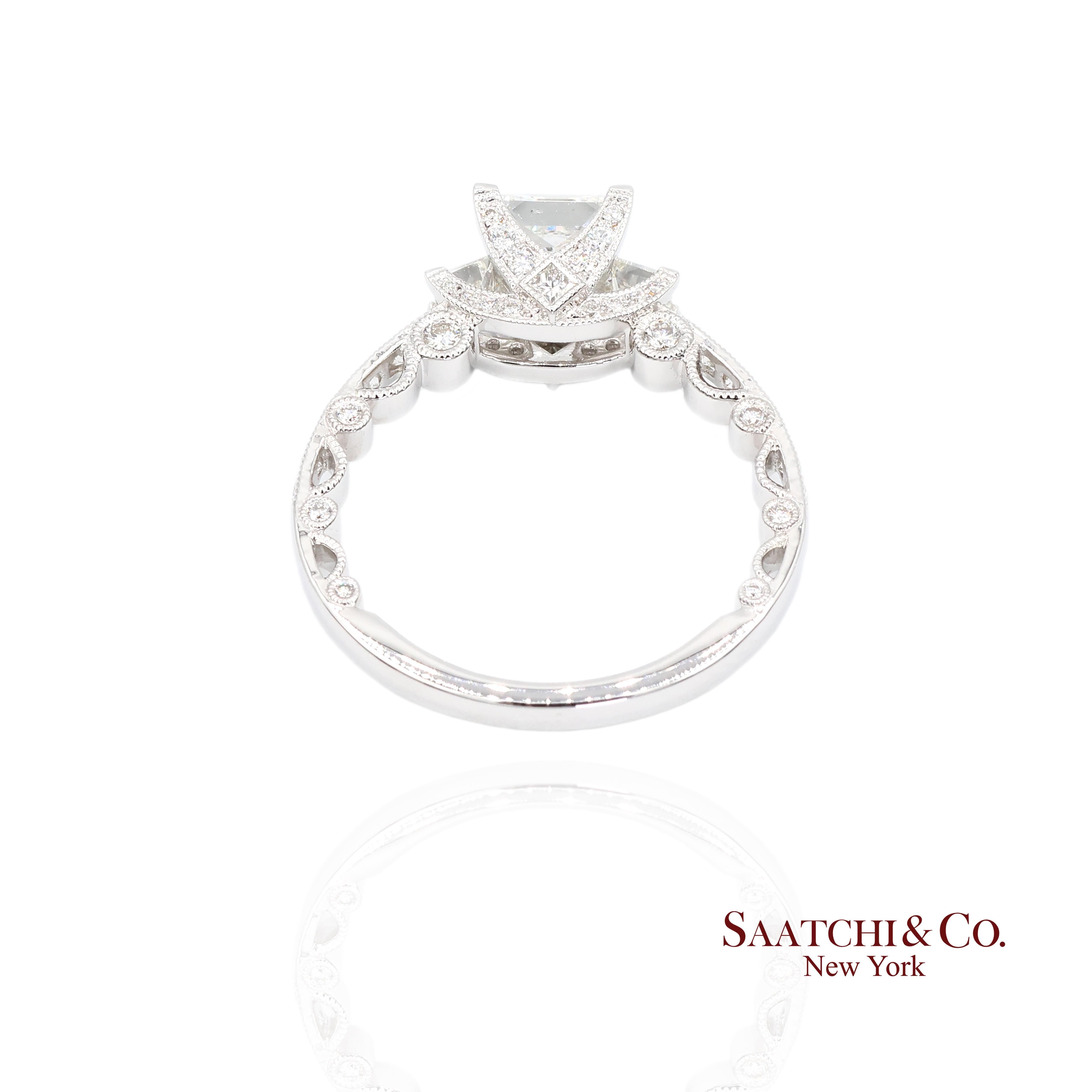 Bague solitaire en or blanc 18K diamant naturel brillant en vente 2