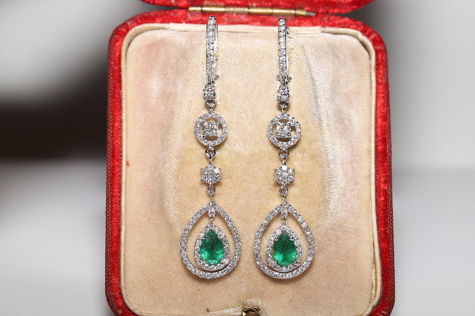 In very good condition.
Total weight is 7.6 grams.
Totally is diamond about 1.80 ct.
The diamond is has G-H color and vs-s1-s2 clarity.
Totally is emerald 1.60 ct.
Acid tested to be 18k real gold.
Box is not included.
Please contact for any