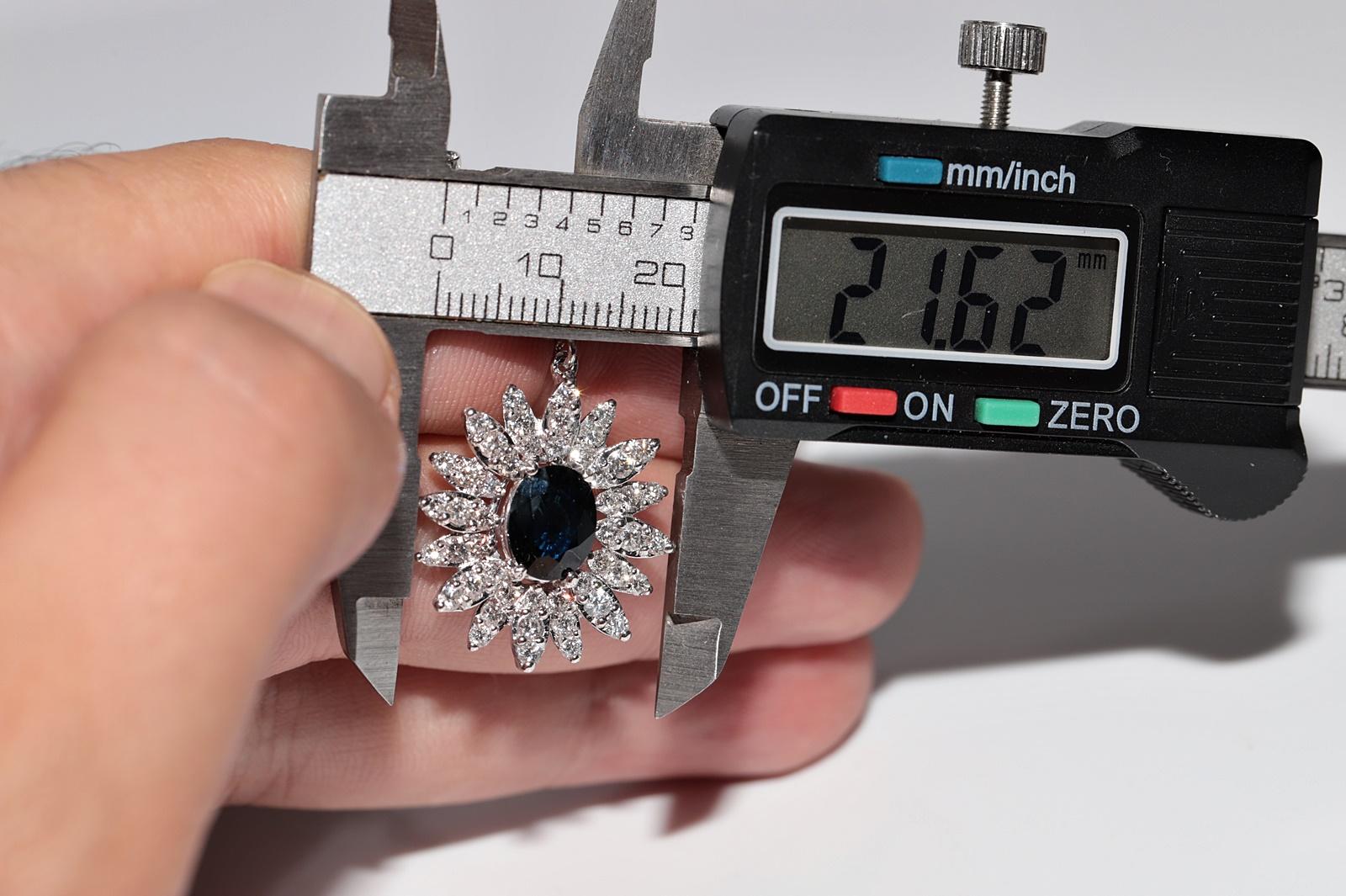 Collana decorata con diamanti naturali e zaffiri in oro bianco 18 carati in vendita 1