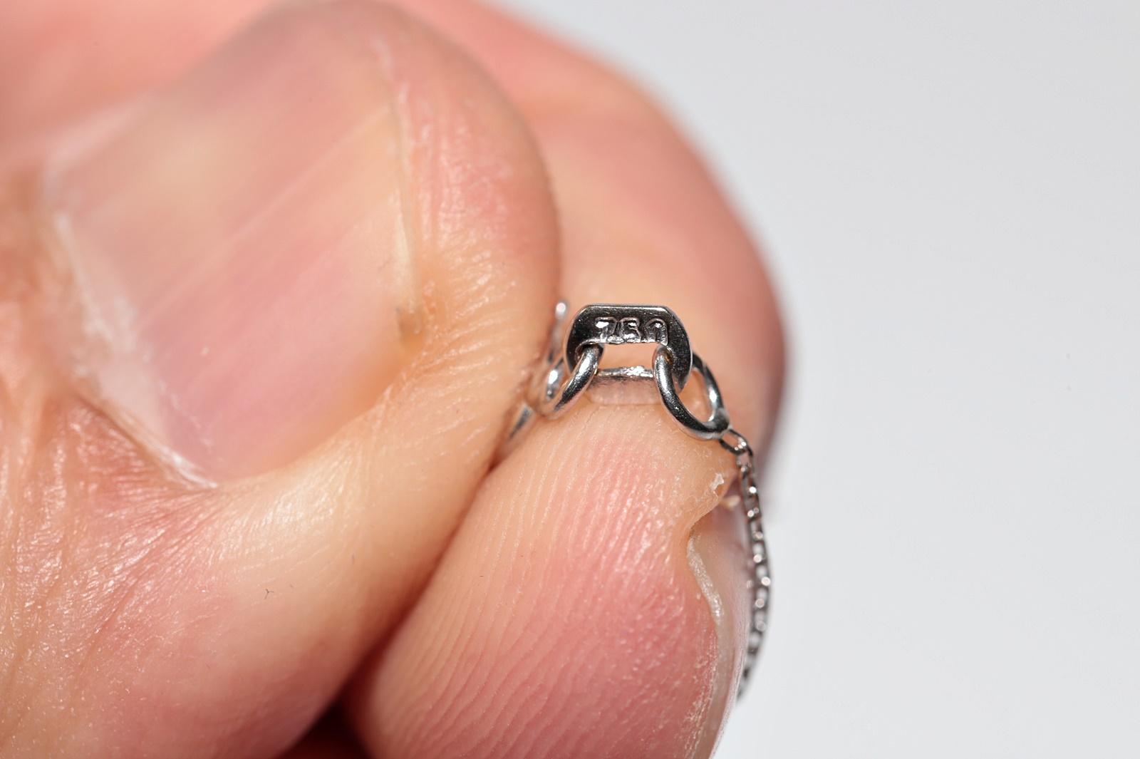 Collier pendentif décoré de diamants naturels et de saphirs en or blanc 18 carats en vente 4