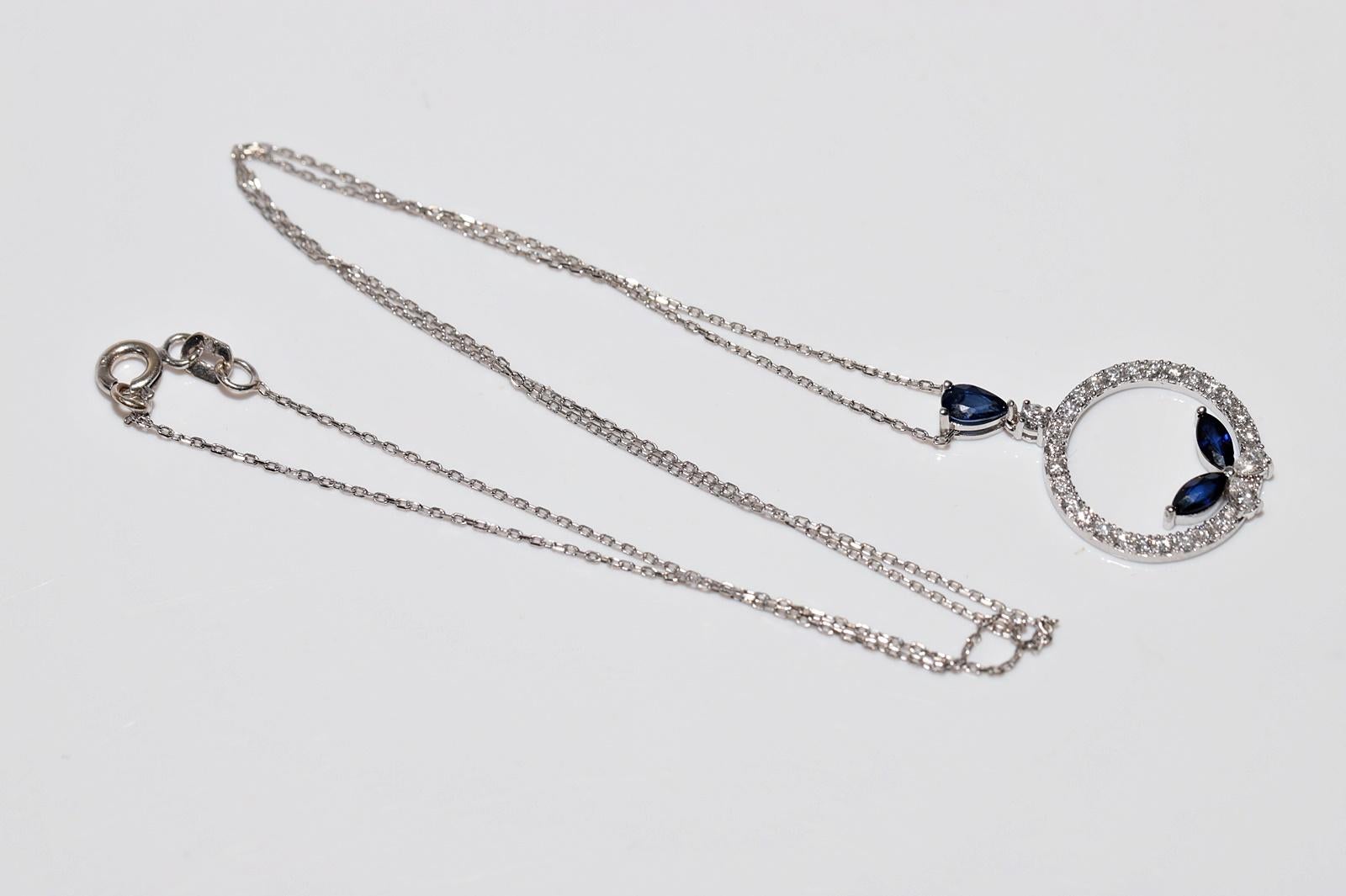 Collier pendentif décoré de diamants naturels et de saphirs en or blanc 18 carats en vente 7