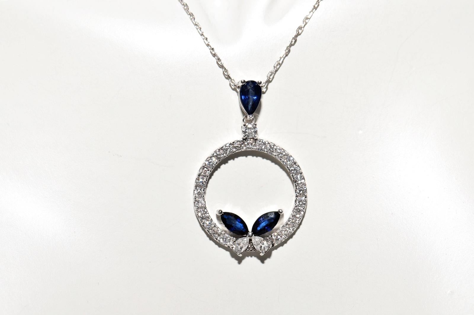 Moderne Collier pendentif décoré de diamants naturels et de saphirs en or blanc 18 carats en vente