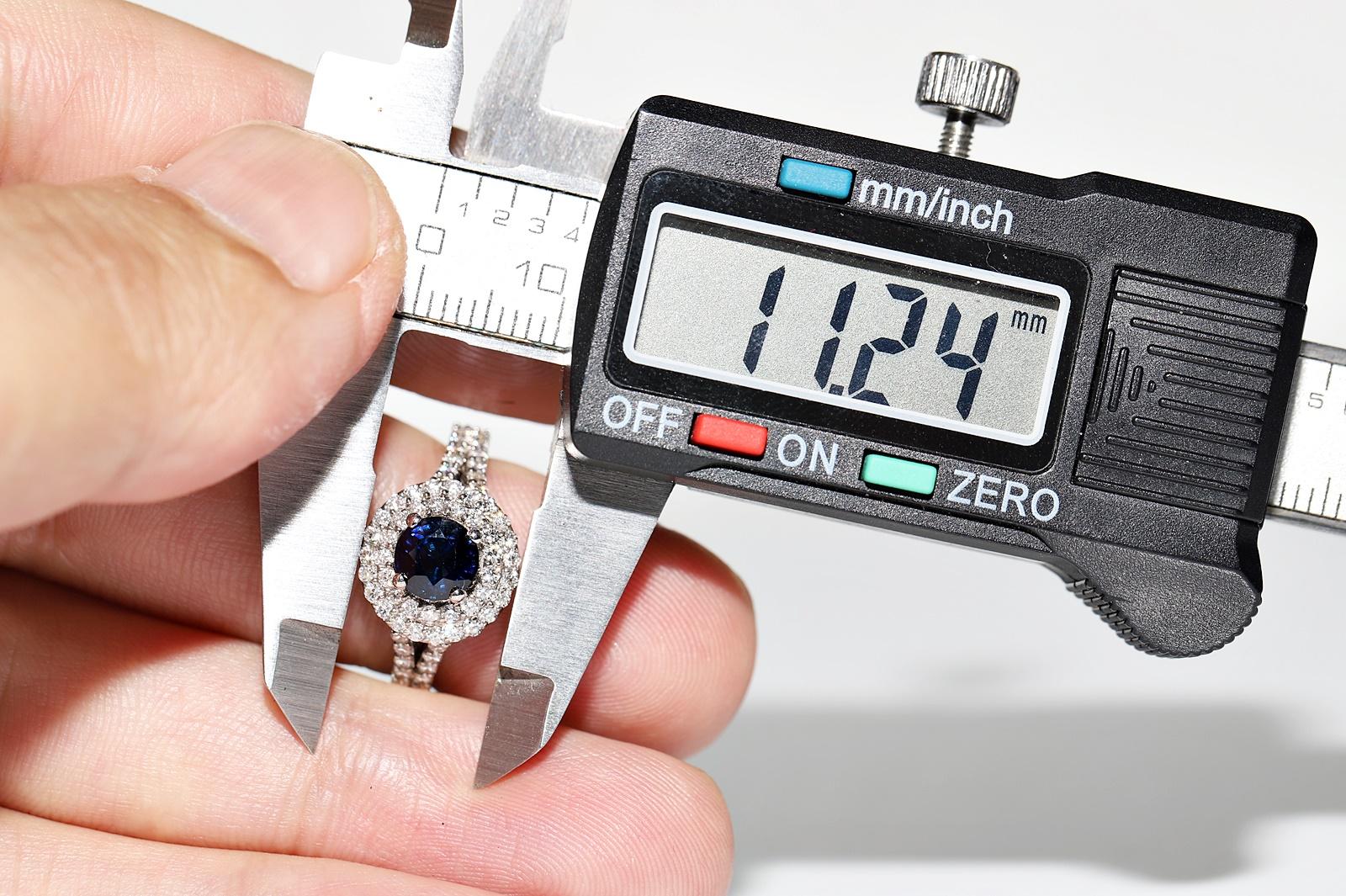 18k White Gold Natural Diamond And Sapphire Decorated Ring im Angebot 8