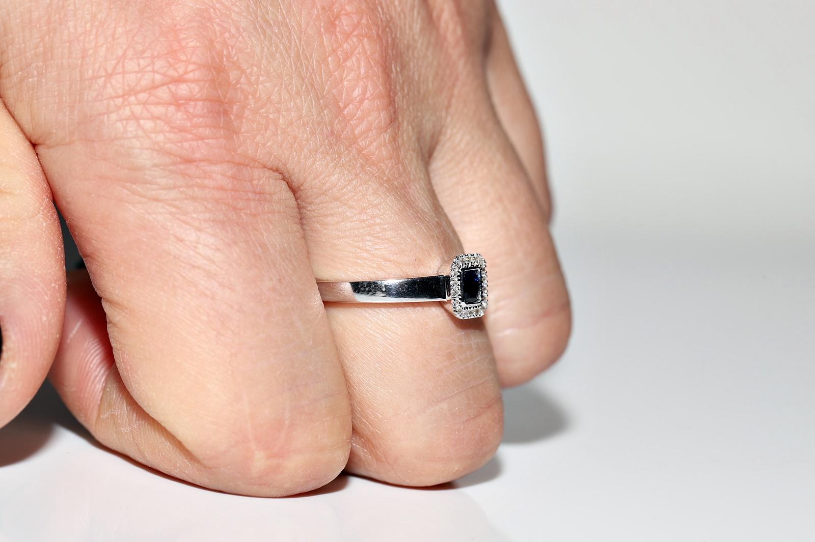 Taille brillant Bague décorée en or blanc 18 carats avec diamants naturels et saphirs en vente