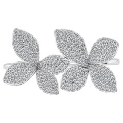 Ring „Natural Diamond Bloom“ – auffälliger Schmuck mit mehreren Blumen im Pavé-Stil aus 18-karätigem Weißgold