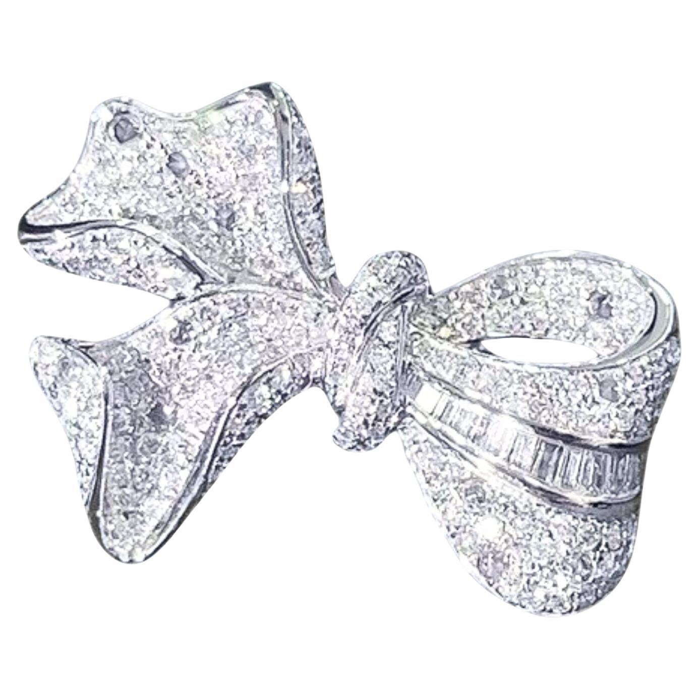 18K White Gold Natural Diamond Bow-Shaped Ring & Pendant For Sale