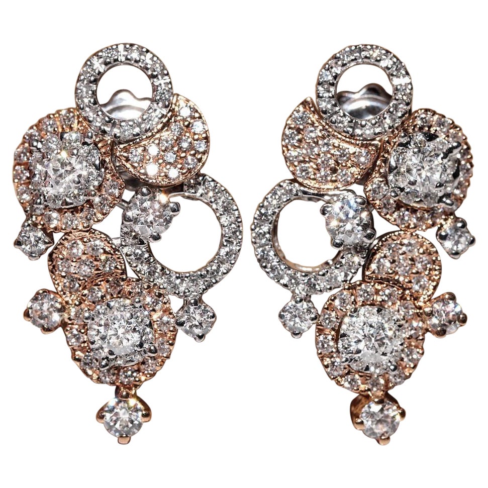 Orecchino a goccia decorato con diamanti naturali in oro bianco 18k