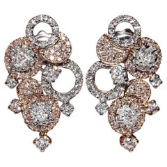 Orecchino a goccia decorato con diamanti naturali in oro bianco 18k