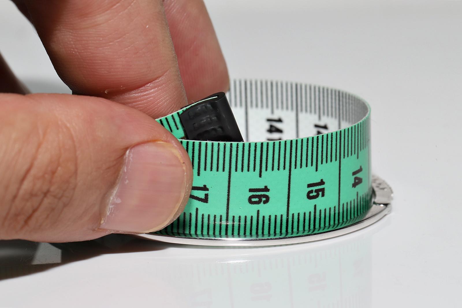 18k White  Bracelet jonc décoré de diamants naturels en or en vente 14