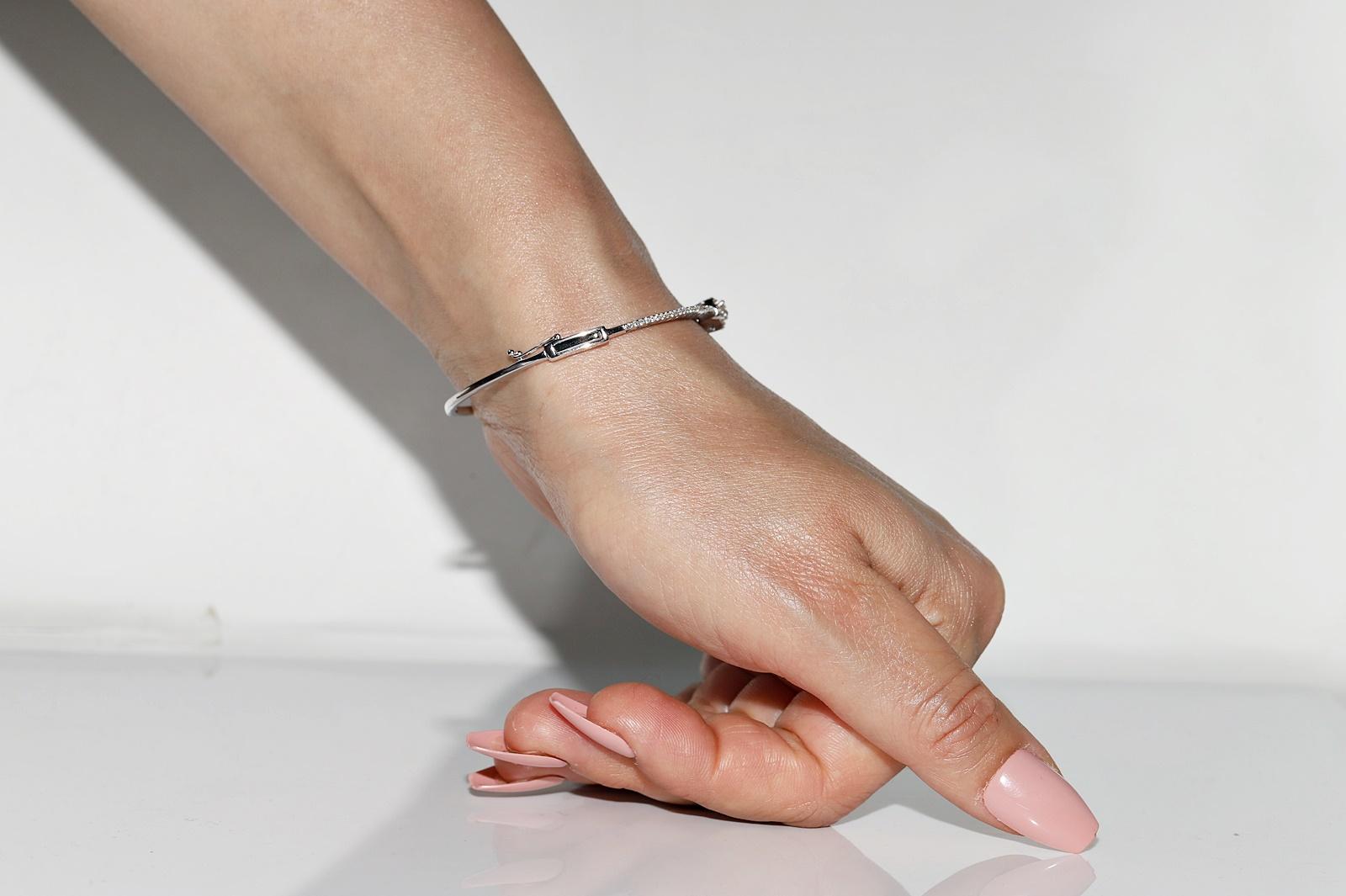 Taille brillant 18k White  Bracelet jonc décoré de diamants naturels en or en vente