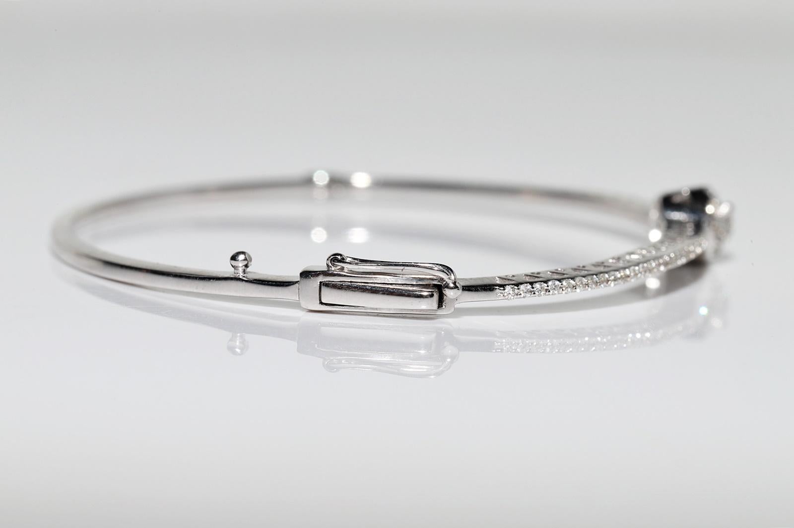 18k White  Gold Natural Diamond Decorated Bangle Bracelet For Sale 3