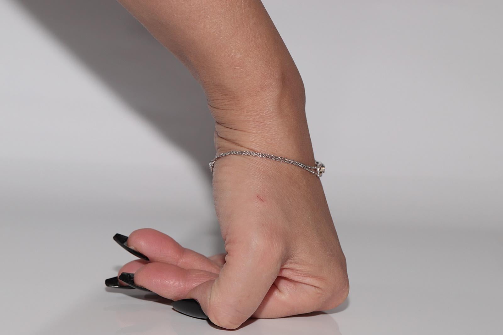Bracciale decorato con diamanti naturali in oro bianco 18 carati in vendita 14