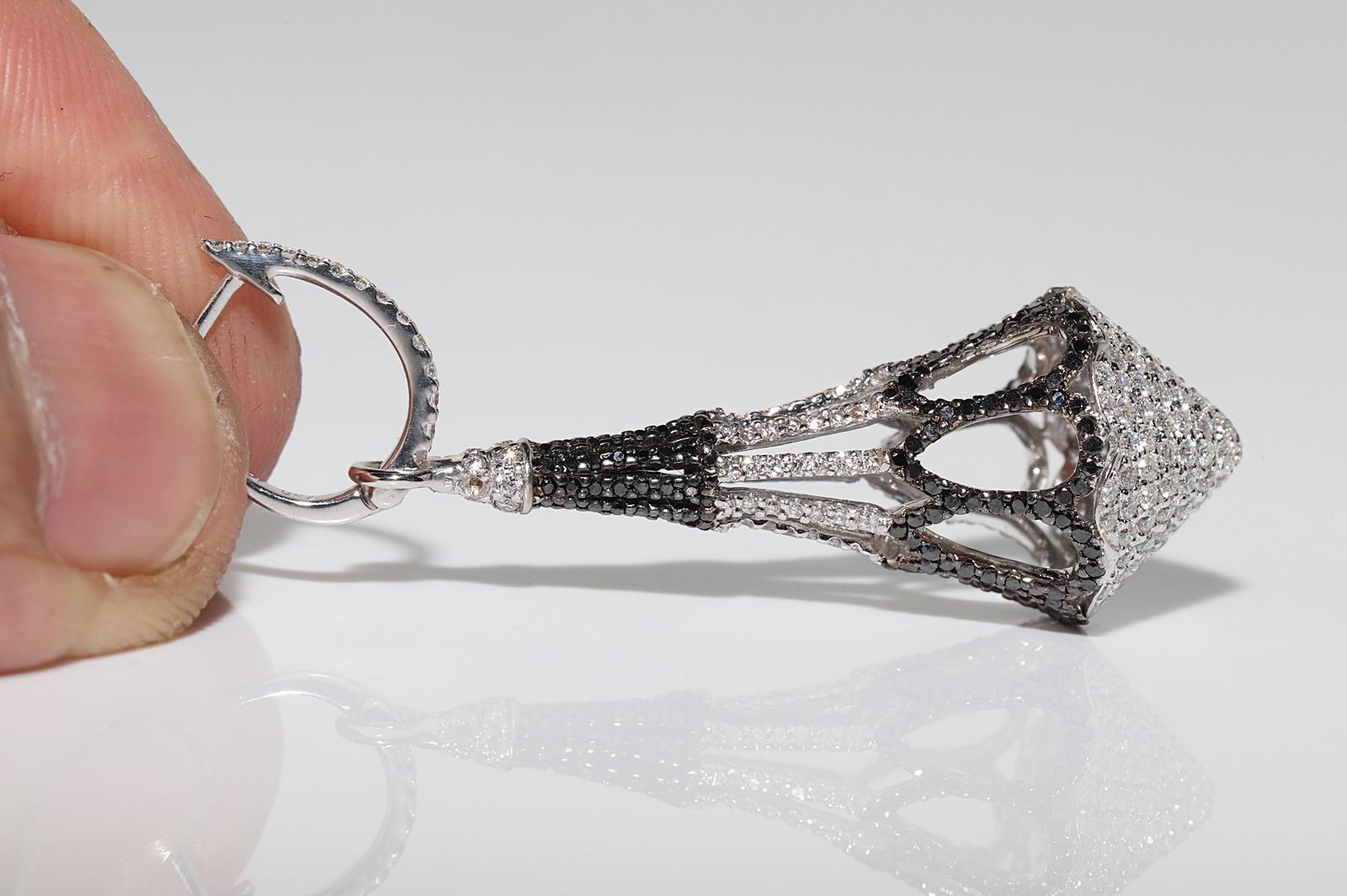 18k White Gold Natural Diamond Decorated Drop Earring For Sale 4