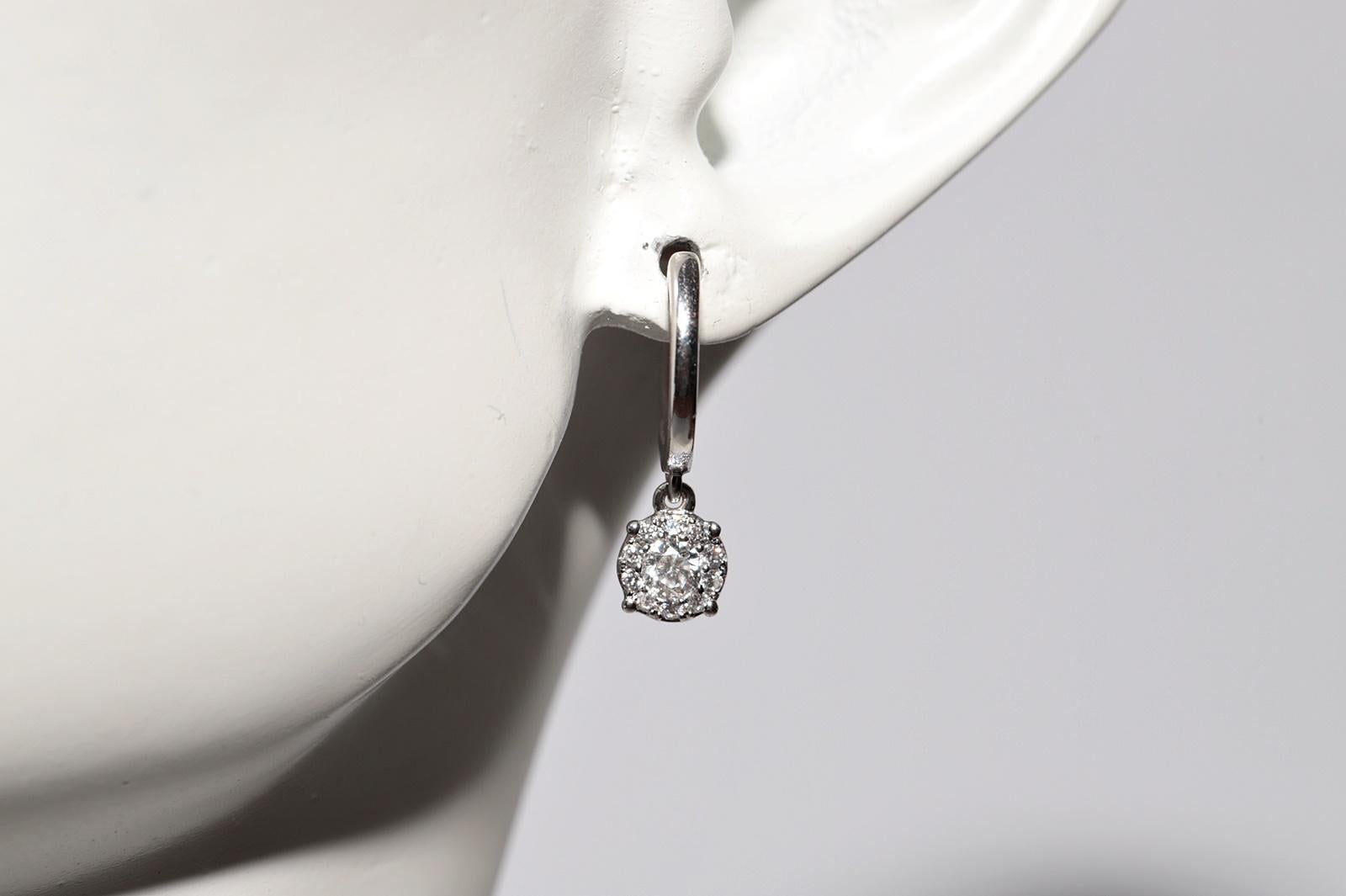 Boucles d'oreilles en or blanc 18 carats décorées de diamants naturels en vente 5