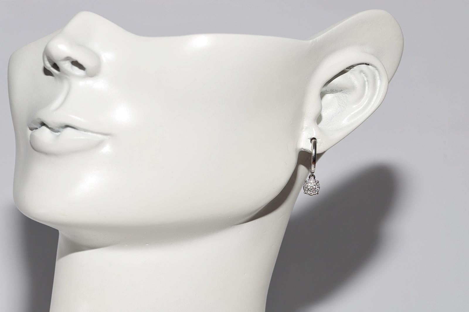 Boucles d'oreilles en or blanc 18 carats décorées de diamants naturels en vente 6