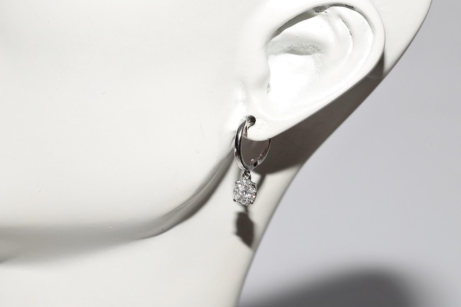 Boucles d'oreilles en or blanc 18 carats décorées de diamants naturels en vente 7