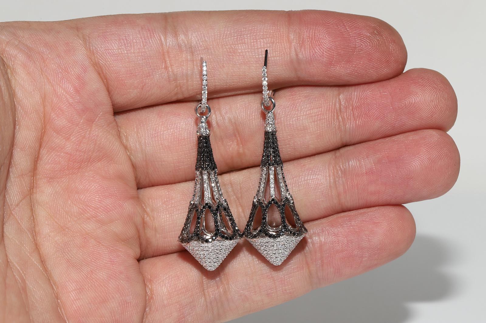 18k White Gold Natural Diamond Decorated Drop Earring For Sale 7