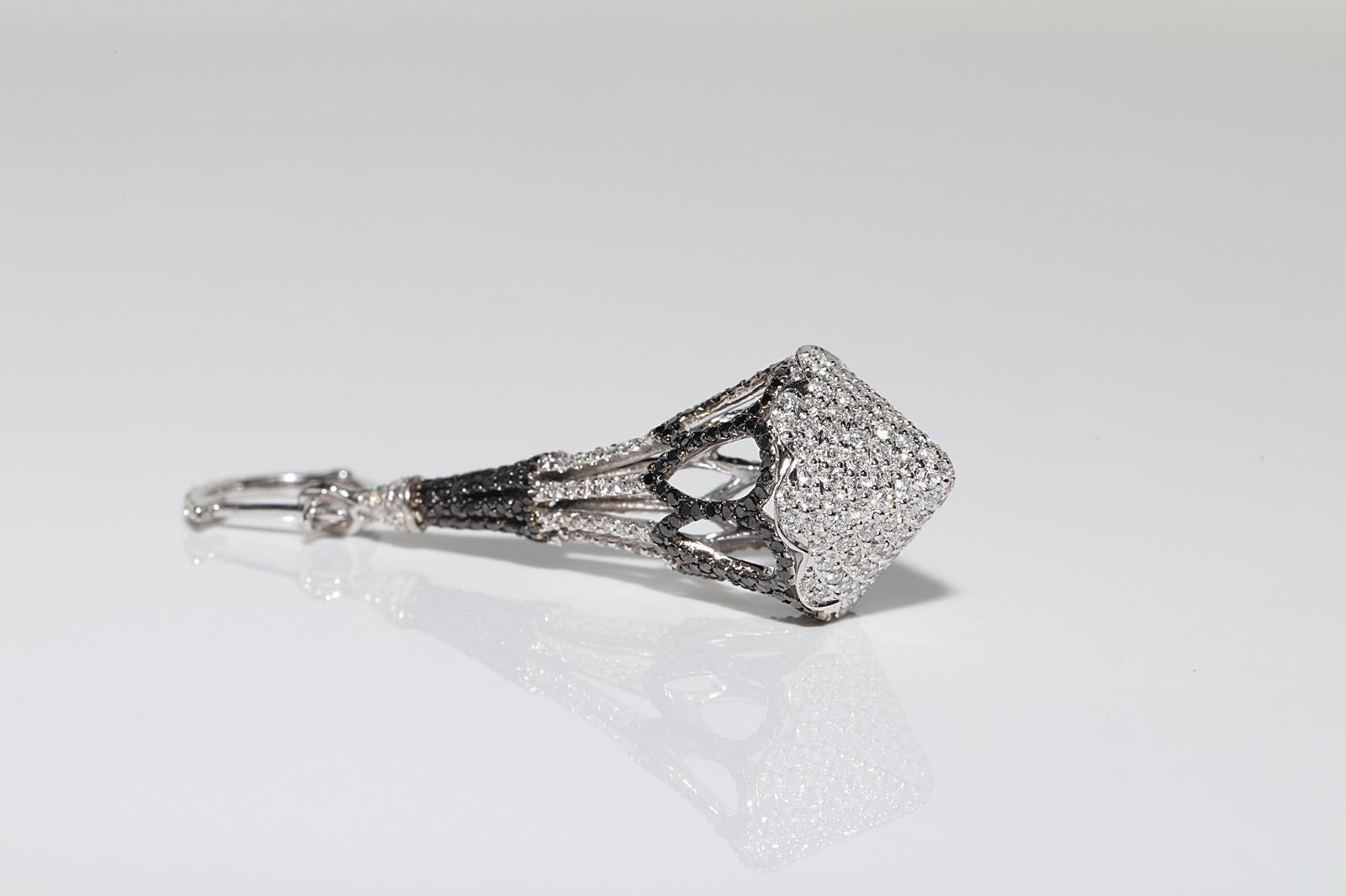 18k White Gold Natural Diamond Decorated Drop Earring For Sale 10