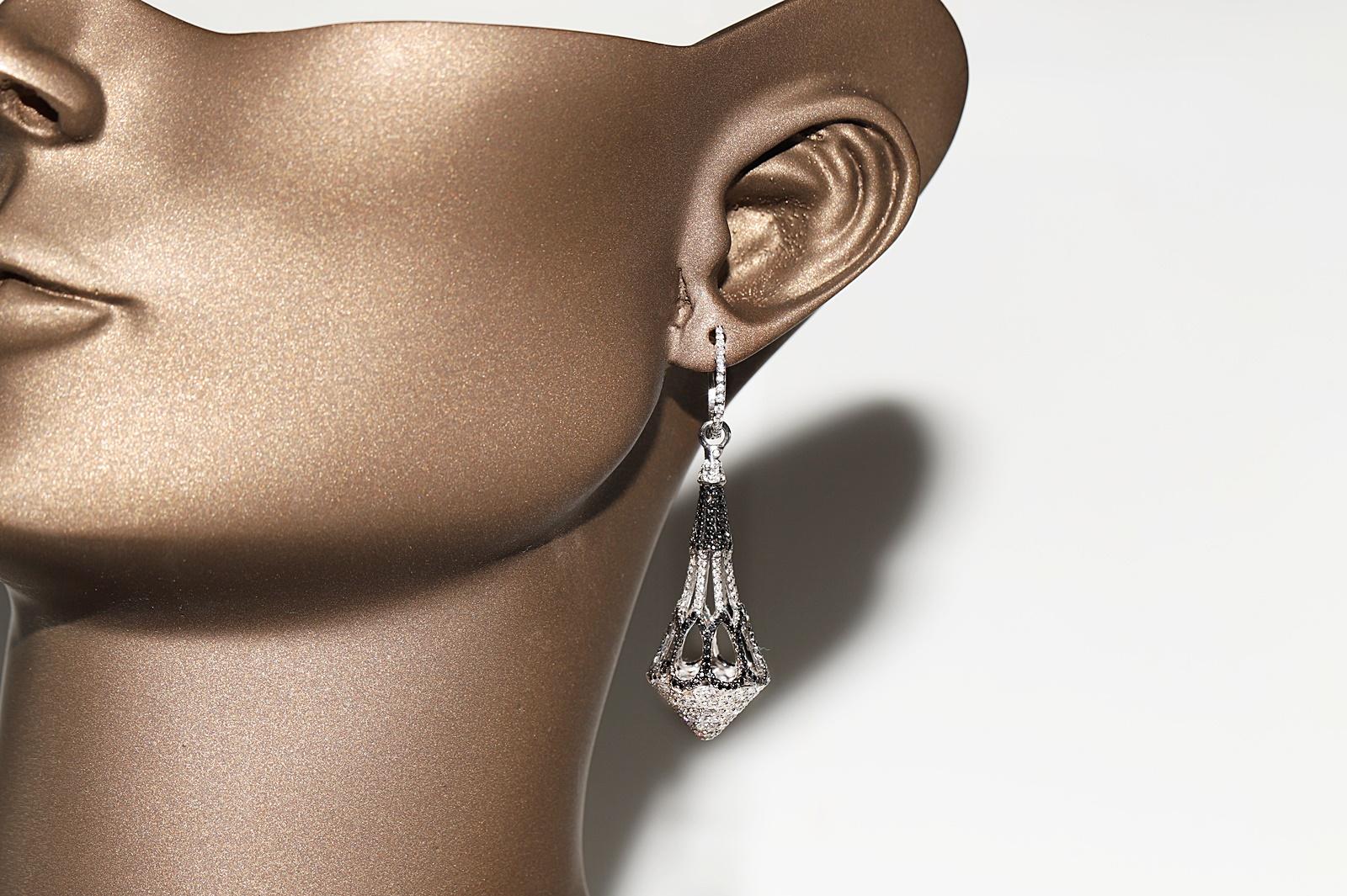 Orecchino a goccia decorato con diamanti naturali in oro bianco 18k in vendita 12