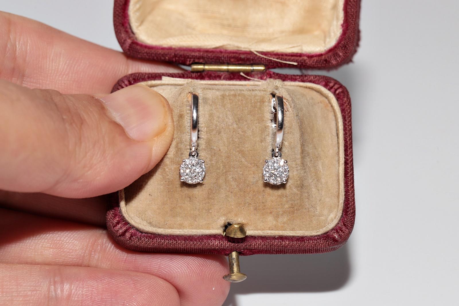 En très bon état.
Le poids total est de 2.3 grammes.
Au total, un diamant de 0,40 ct.
Le diamant est de couleur G-H et de pureté vvs-vs.
La boîte n'est pas incluse.
N'hésitez pas à nous contacter pour toute question.