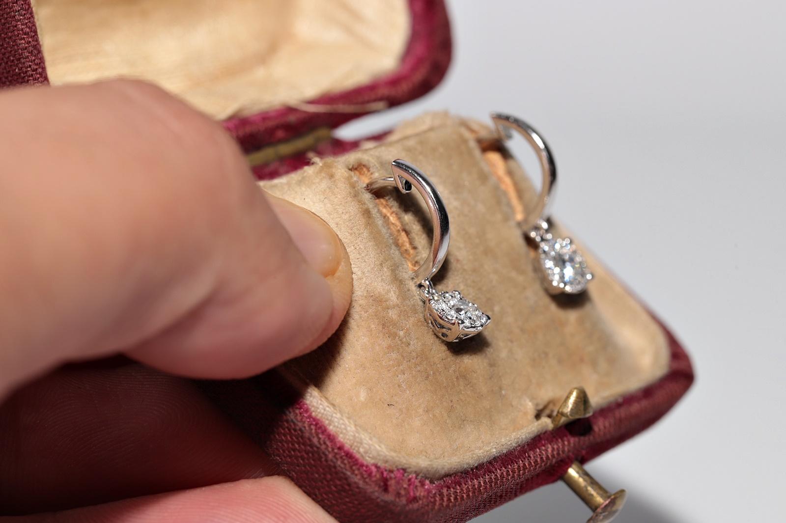 Taille brillant Boucles d'oreilles en or blanc 18 carats décorées de diamants naturels en vente