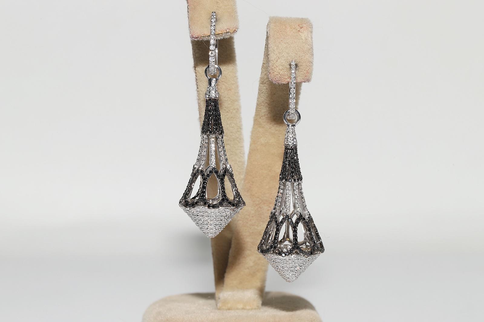 Brilliant Cut 18k White Gold Natural Diamond Decorated Drop Earring For Sale