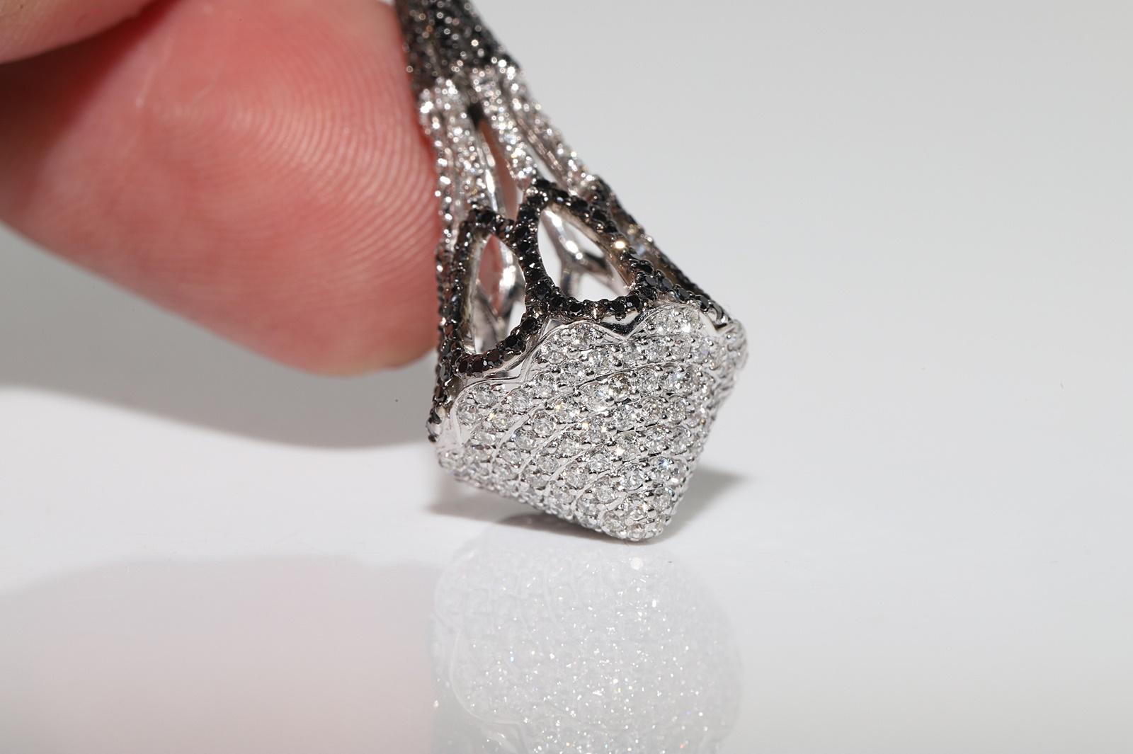 Women's 18k White Gold Natural Diamond Decorated Drop Earring For Sale