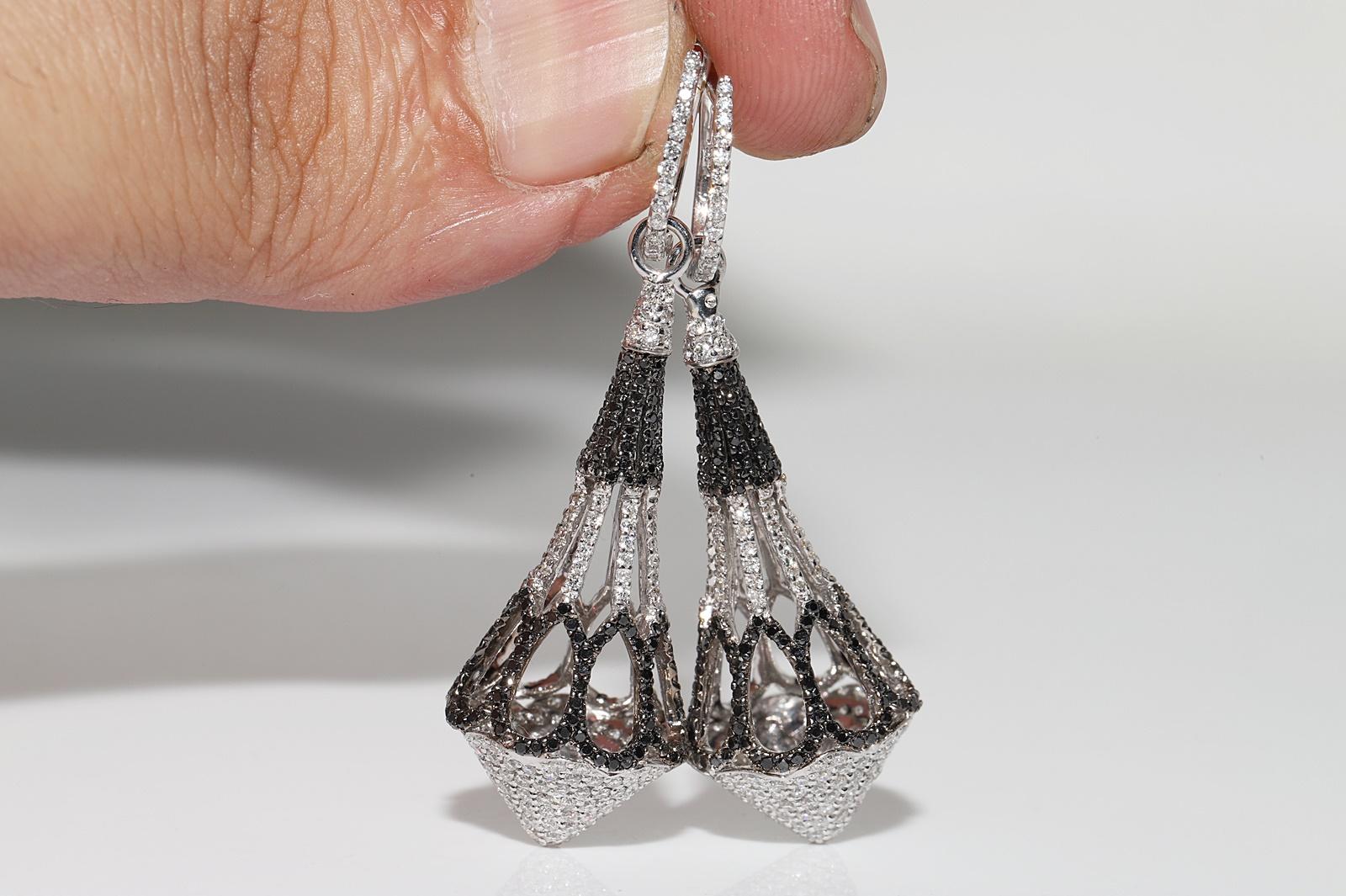 18k White Gold Natural Diamond Decorated Drop Earring For Sale 2